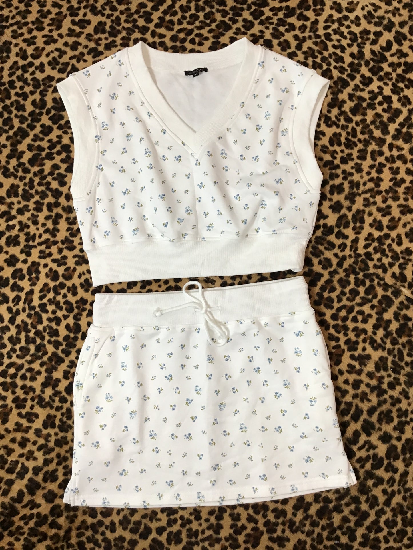 White with blue flower set with skort